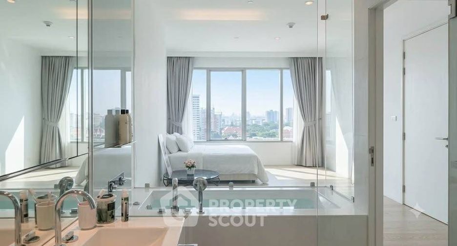 For rent 2 bedrooms condo in Pathum Wan, Bangkok