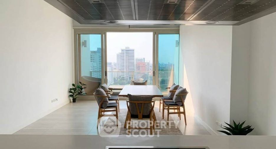 For rent 2 bedrooms condo in Pathum Wan, Bangkok