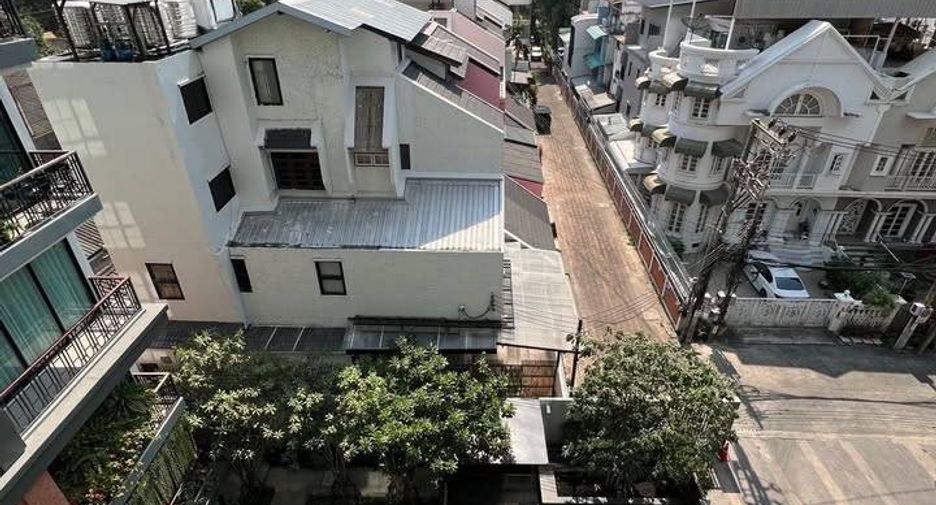 For rent 2 bedrooms condo in Pathum Wan, Bangkok