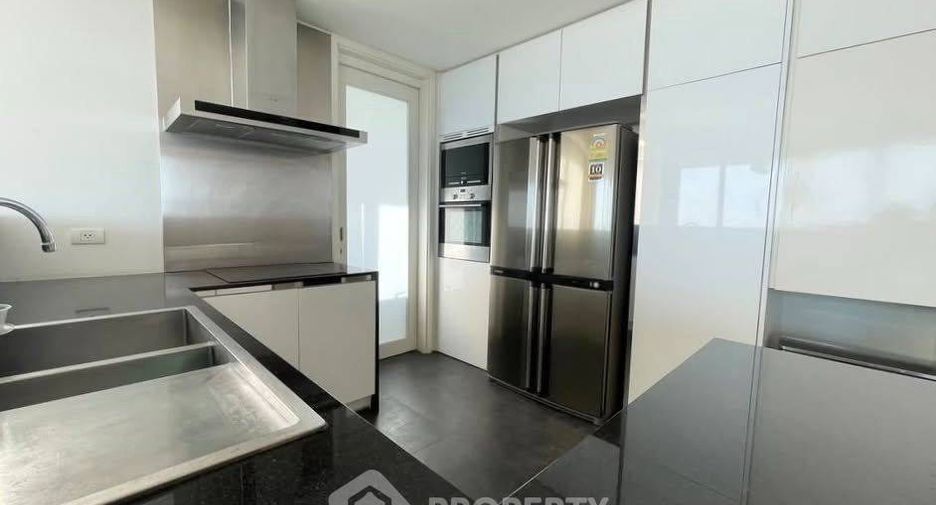 For rent 3 ベッドルーム condo in Yan Nawa, Bangkok