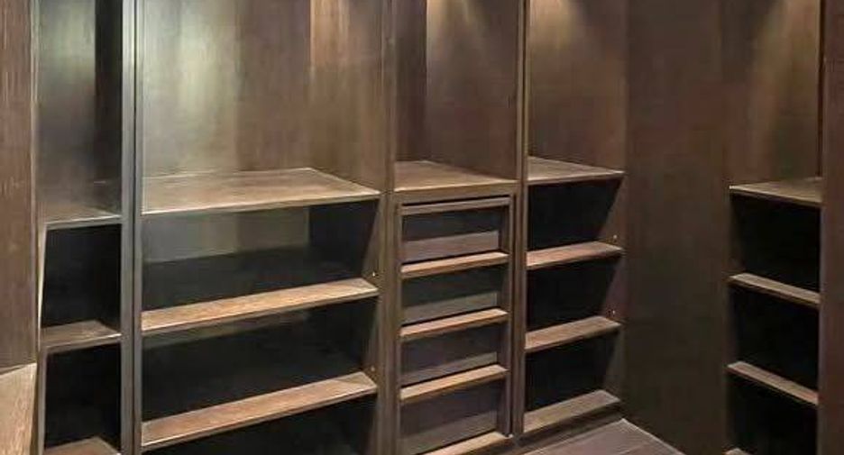 For rent 3 ベッドルーム condo in Yan Nawa, Bangkok