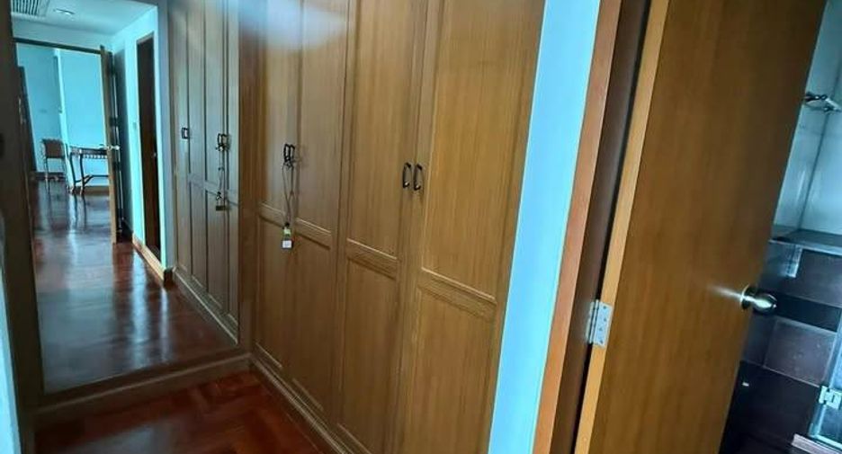 For rent 2 bedrooms condo in Yan Nawa, Bangkok