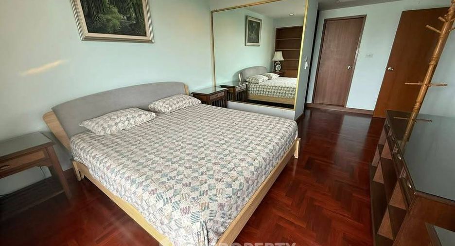 For rent 2 bedrooms condo in Yan Nawa, Bangkok