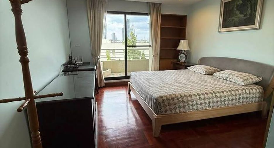 For rent 2 bedrooms condo in Yan Nawa, Bangkok