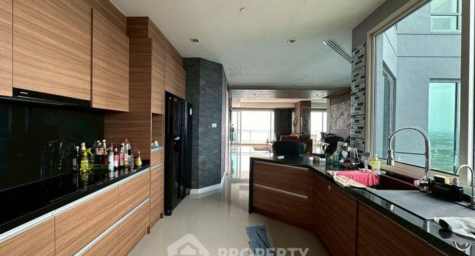 For rent 3 bedrooms condo in Jomtien, Pattaya