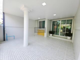 Casa adosada en venta de 3 habitaciones en Pak Kret, Nonthaburi