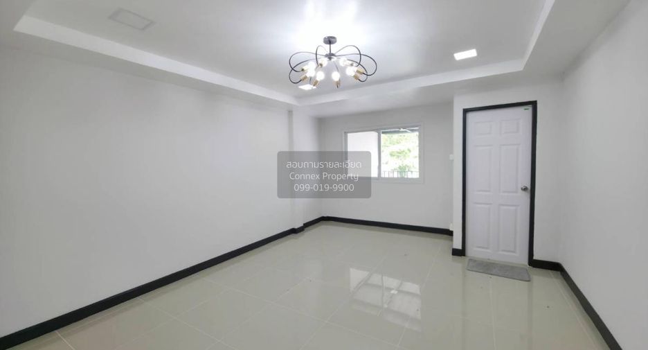 Casa adosada en venta de 3 habitaciones en Pak Kret, Nonthaburi