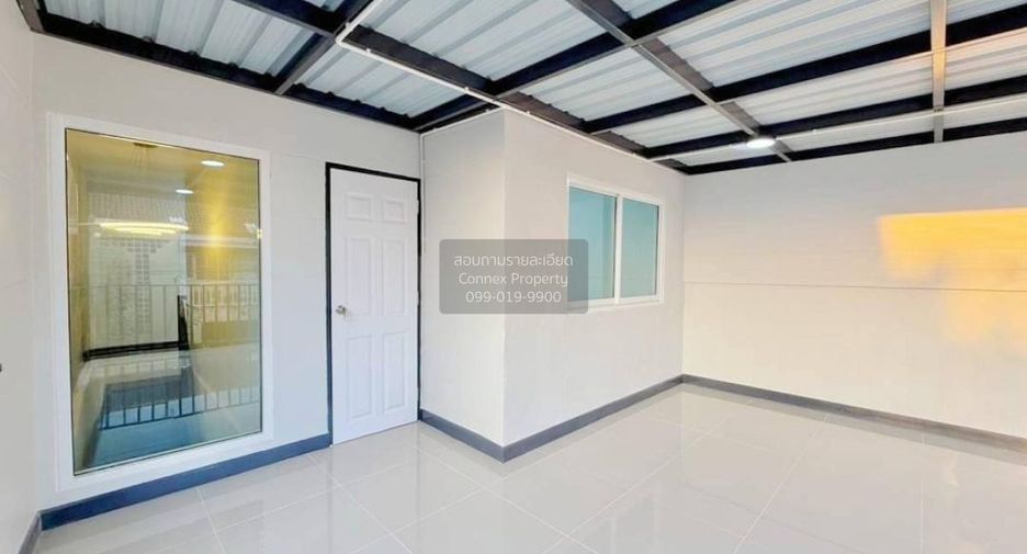 Casa adosada en venta de 3 habitaciones en Pak Kret, Nonthaburi
