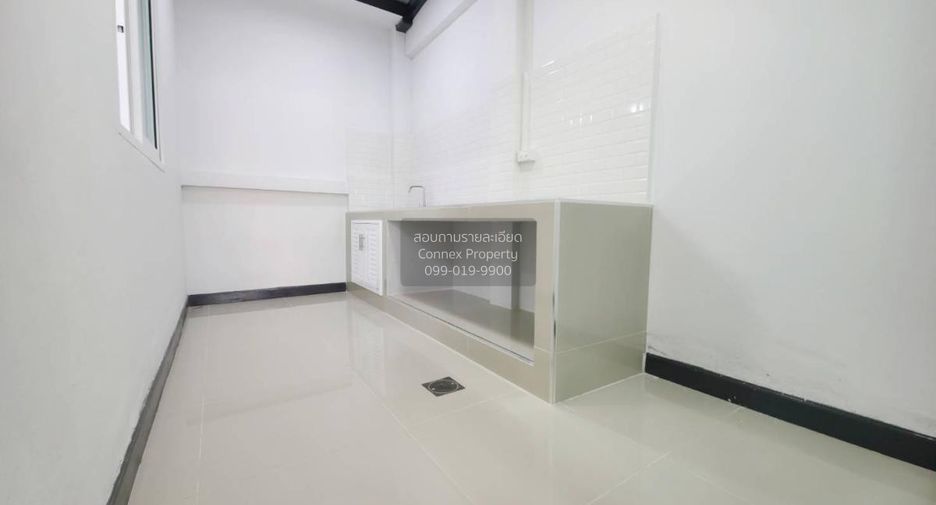 Casa adosada en venta de 3 habitaciones en Pak Kret, Nonthaburi