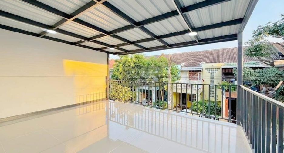 Casa adosada en venta de 3 habitaciones en Pak Kret, Nonthaburi