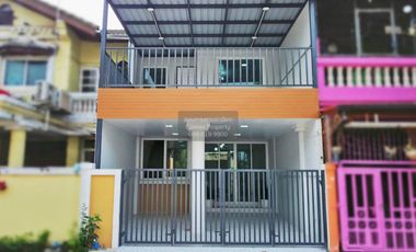Casa adosada en venta de 3 habitaciones en Pak Kret, Nonthaburi