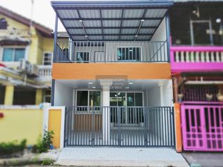 Casa adosada en venta de 3 habitaciones en Pak Kret, Nonthaburi