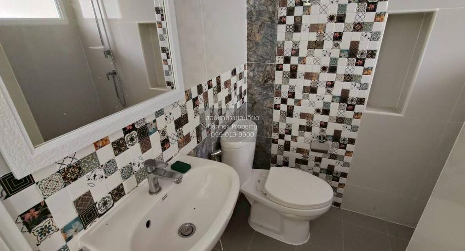 For sale 4 bedrooms townhouse in Bang Phli, Samut Prakan