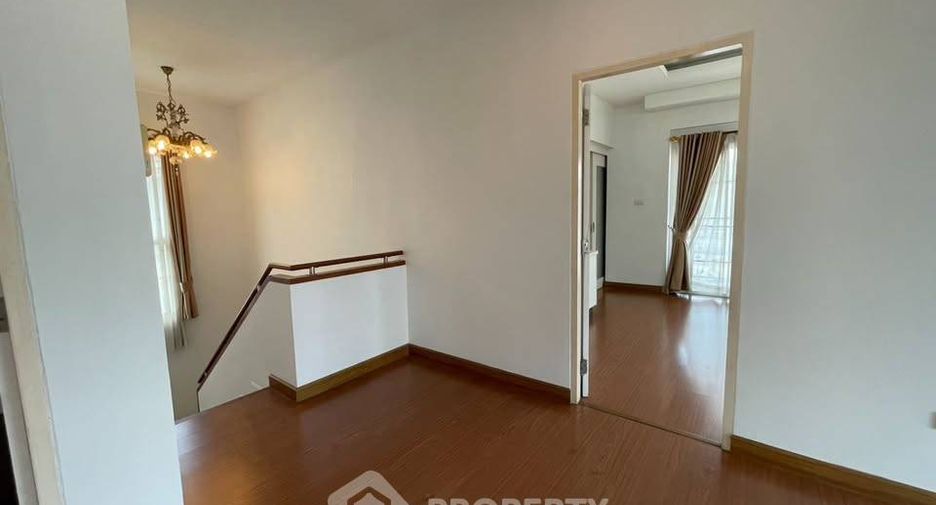 Casa en venta de 3 habitaciones en Si Racha, Chonburi