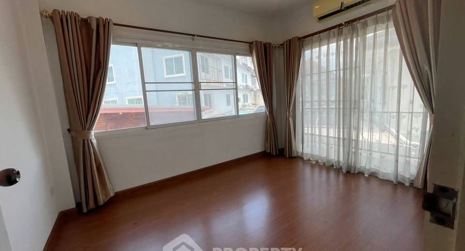 Casa en venta de 3 habitaciones en Si Racha, Chonburi