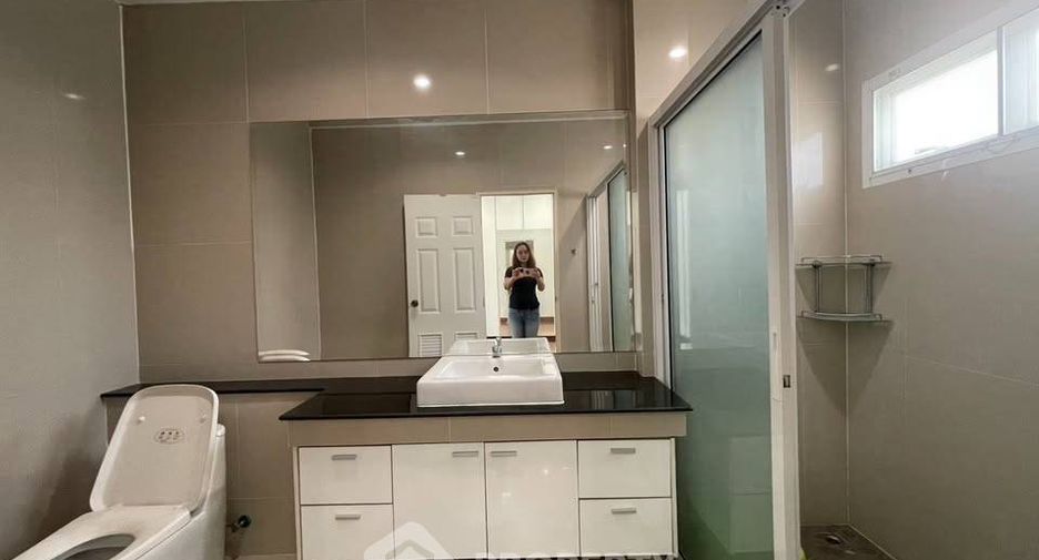 Casa en venta de 3 habitaciones en Si Racha, Chonburi