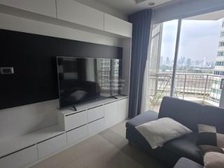 For rent 2 bedrooms condo in Huai Khwang, Bangkok