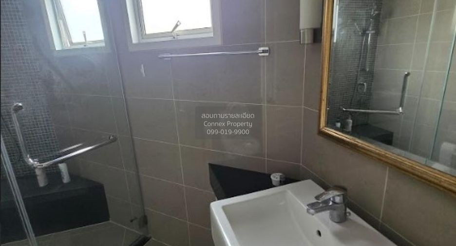For rent 2 bedrooms condo in Huai Khwang, Bangkok