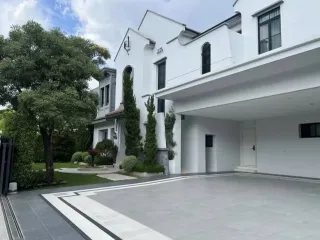 Haus zum Kauf mit 5 Zimmer in Saphan Sung, Bangkok