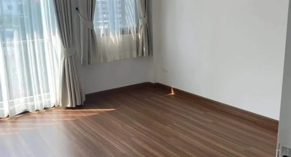 For rent 4 bedrooms townhouse in Mueang Chiang Mai, Chiang Mai
