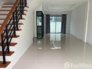 For rent 4 bedrooms townhouse in Mueang Chiang Mai, Chiang Mai