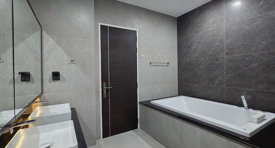 For rent 4 bedrooms house in Suan Luang, Bangkok