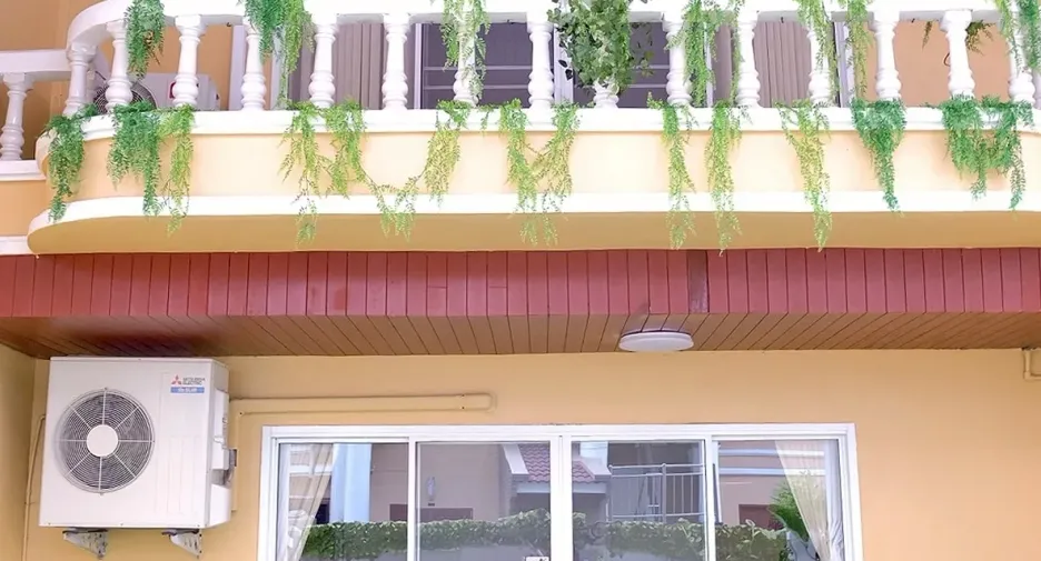 出租 9 卧室 联排别墅 在 Khlong Toei, 曼谷