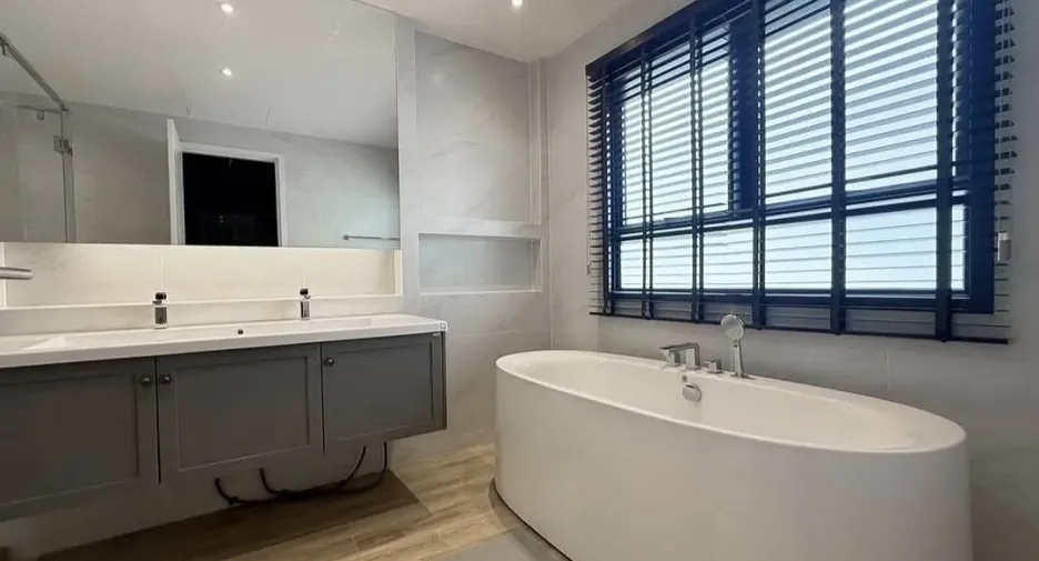 Casa en venta de 5 habitaciones en Bang Phli, Samut Prakan