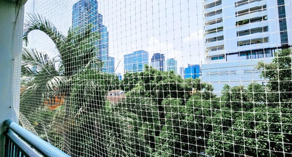 For rent 2 bedrooms condo in Watthana, Bangkok