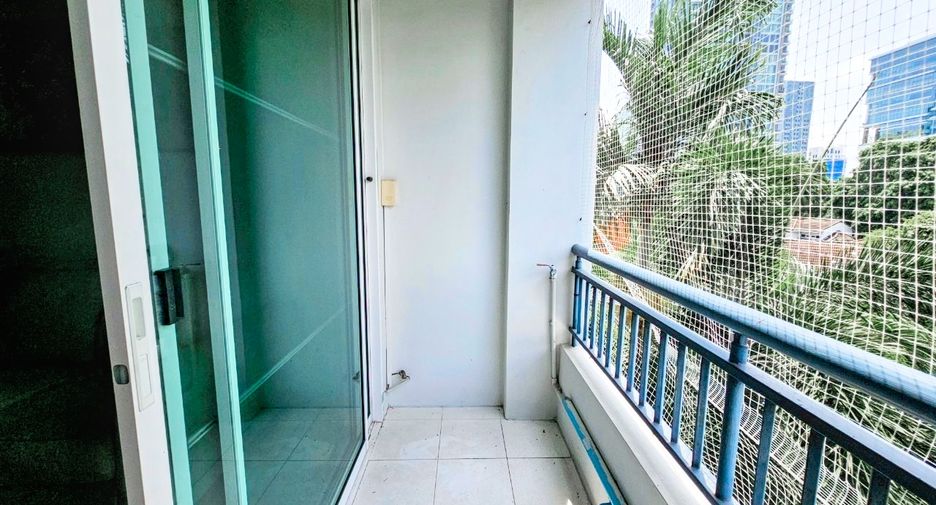 For rent 2 bedrooms condo in Watthana, Bangkok