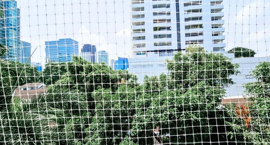 For rent 2 bedrooms condo in Watthana, Bangkok