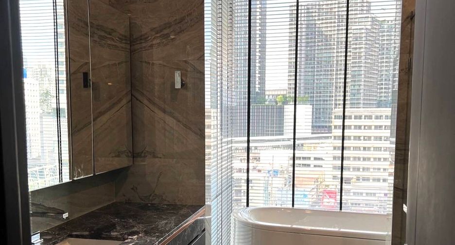 For rent 2 bedrooms condo in Khlong Toei, Bangkok