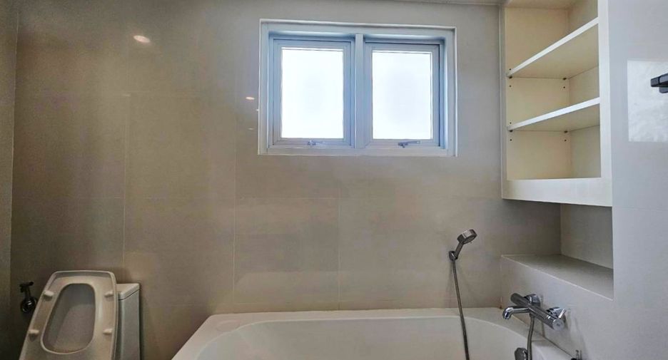 For rent 2 bedrooms condo in Pathum Wan, Bangkok