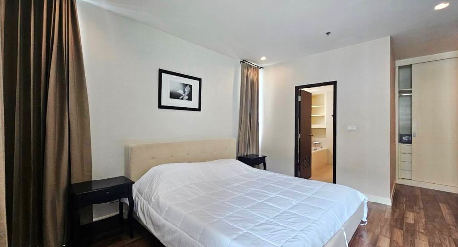 For rent 2 bedrooms condo in Pathum Wan, Bangkok