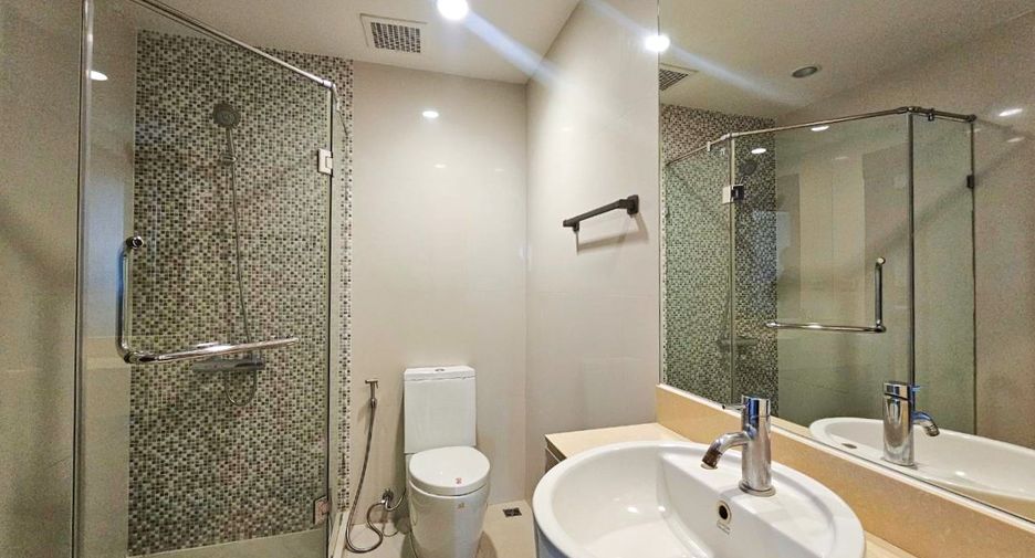 For rent 2 bedrooms condo in Pathum Wan, Bangkok