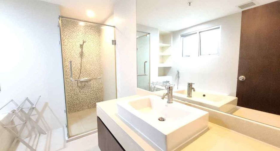 À louer 2 chambres condo à Pathum Wan, Bangkok
