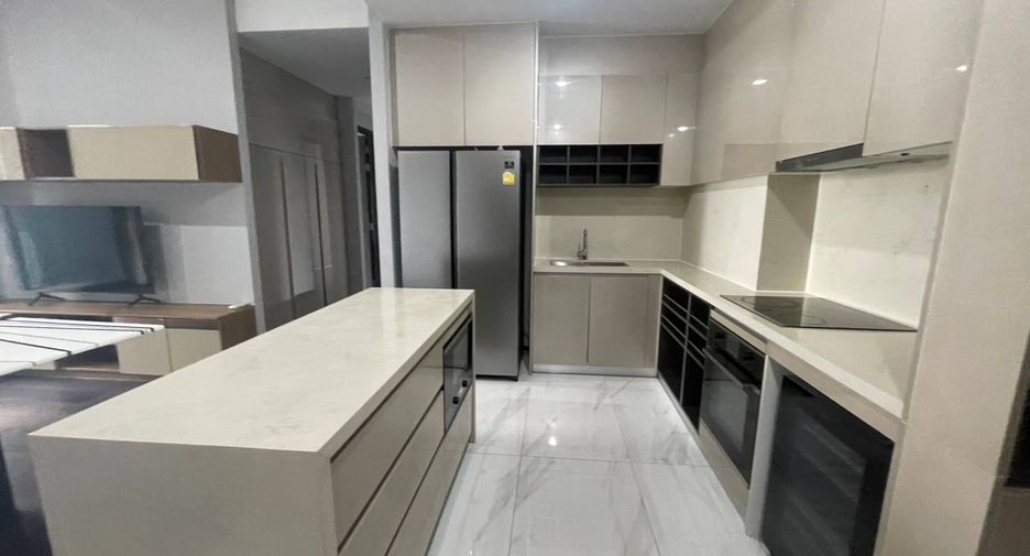 For rent 3 bedrooms condo in Khlong Toei, Bangkok