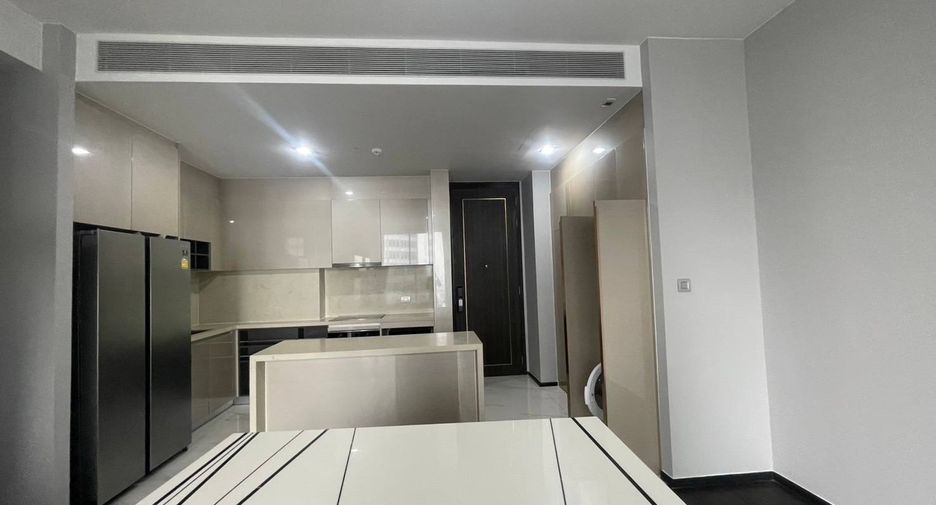 For rent 3 bedrooms condo in Khlong Toei, Bangkok