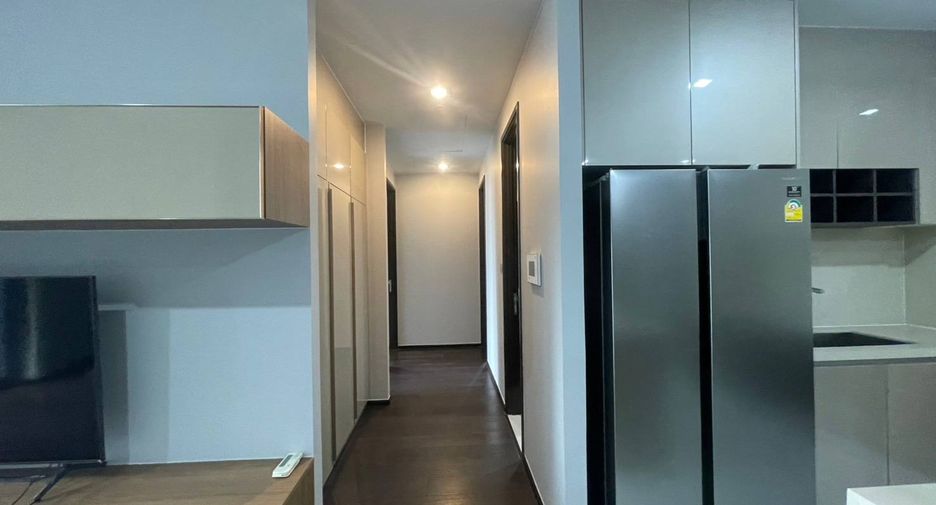 For rent 3 bedrooms condo in Khlong Toei, Bangkok