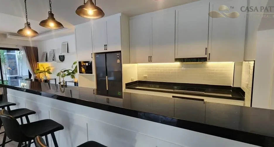 Villa en alquiler de 5 habitaciones en Bang Lamung, Chonburi