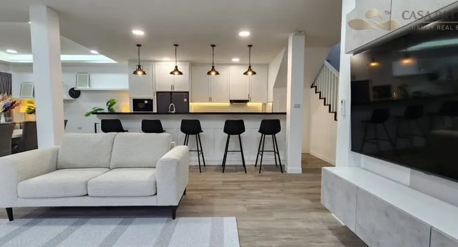 Villa en alquiler de 5 habitaciones en Bang Lamung, Chonburi