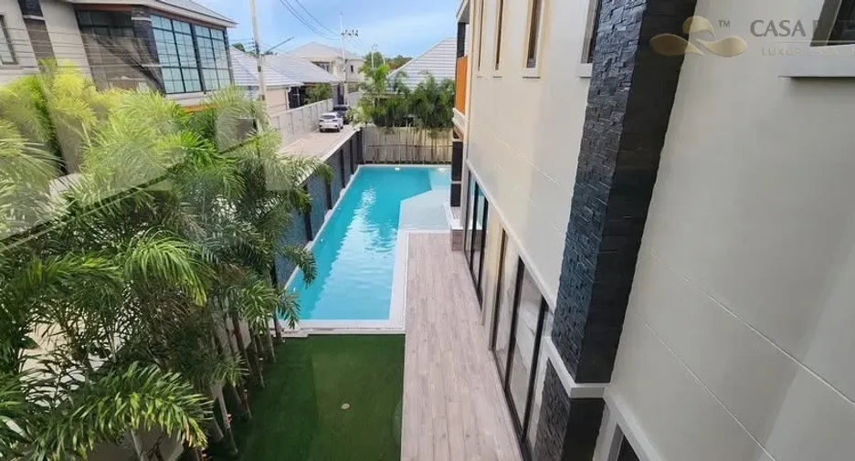 Villa en alquiler de 5 habitaciones en Bang Lamung, Chonburi