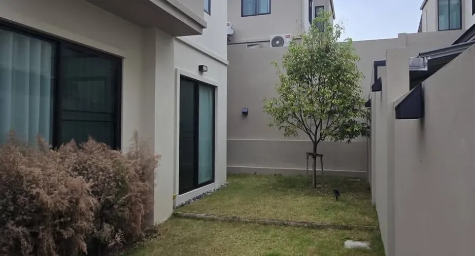 Casa en alquiler de 4 habitaciones en Bang Lamung, Chonburi