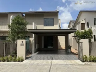 Casa en alquiler de 4 habitaciones en Bang Lamung, Chonburi