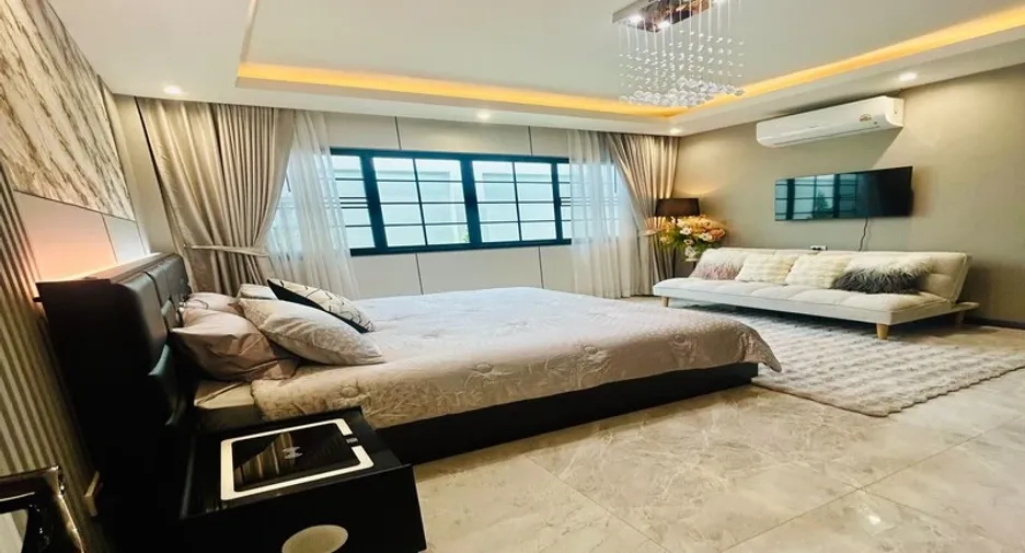 Villa en alquiler de 3 habitaciones en Bang Lamung, Chonburi