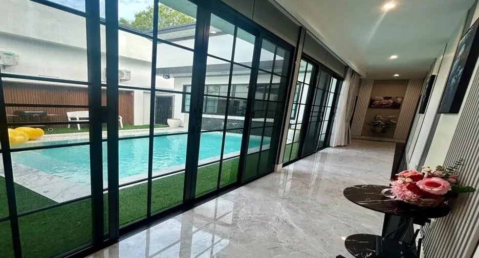Villa en alquiler de 3 habitaciones en Bang Lamung, Chonburi