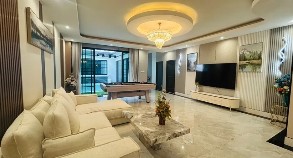 Villa en alquiler de 3 habitaciones en Bang Lamung, Chonburi