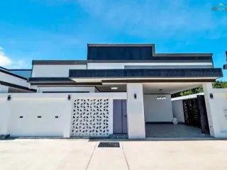 Villa en alquiler de 3 habitaciones en Bang Lamung, Chonburi