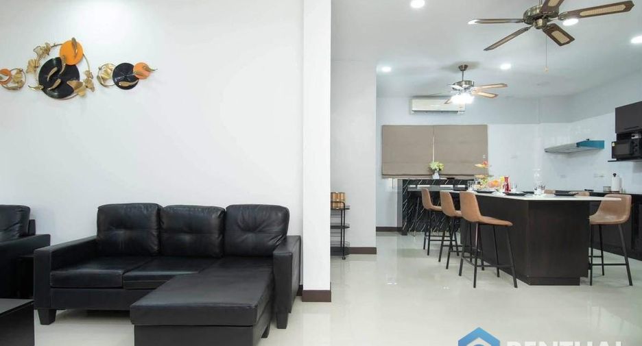 Casa en alquiler de 6 habitaciones en Bang Lamung, Chonburi