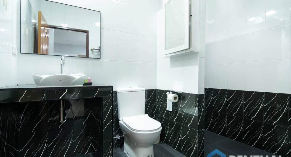 Casa en alquiler de 6 habitaciones en Bang Lamung, Chonburi